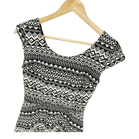 Mossimo Supply Co Black Aztec Print A-line Dress Sz S Short Sleeved Stretch - Picture 4 of 4